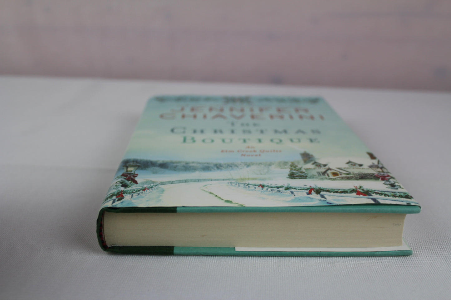 The Christmas Boutique: An Elm Creek Quilts Novel (The Elm Creek Quilts Series, 21) by Jennifer Chiaverini