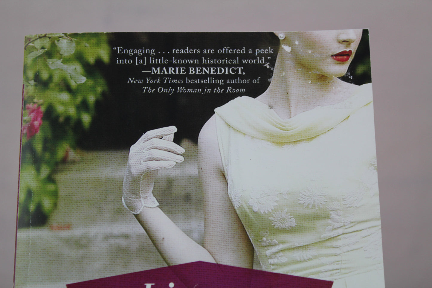 Lies in White Dresses: A Suspenseful Drama of Female Friendship and Fast Divorce in 1950s Reno – Inspired by True Stories by Sofia Grant