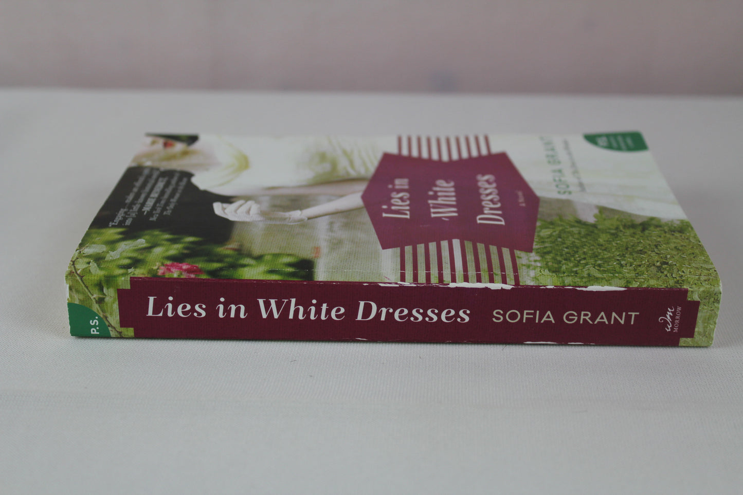 Lies in White Dresses: A Suspenseful Drama of Female Friendship and Fast Divorce in 1950s Reno – Inspired by True Stories by Sofia Grant