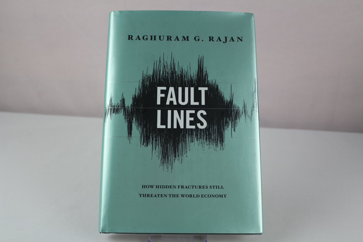 Fault Lines: How Hidden Fractures Still Threaten the World Economy by Raghuram G. Rajan
