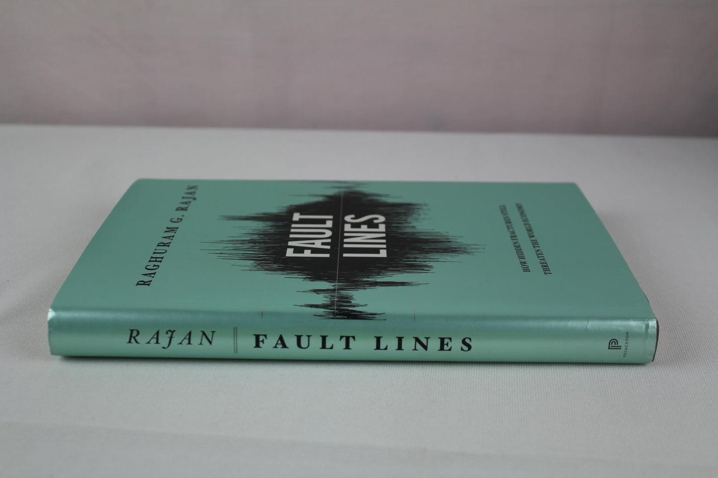 Fault Lines: How Hidden Fractures Still Threaten the World Economy by Raghuram G. Rajan