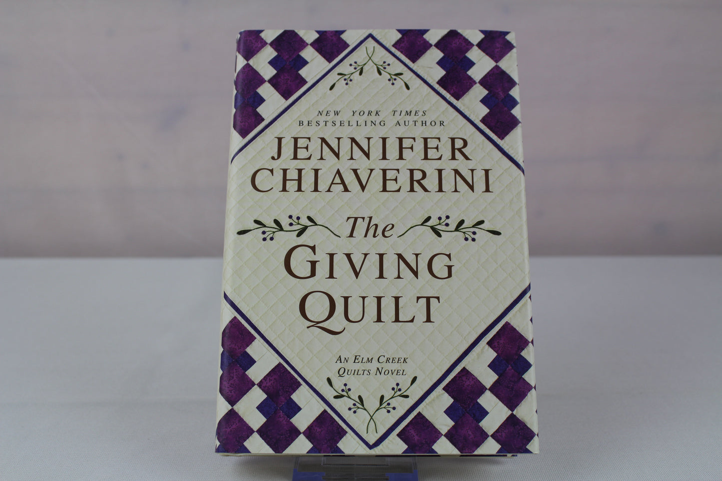 The Giving Quilt: An Elm Creek Quilts Novel by Jennifer Chiaverini