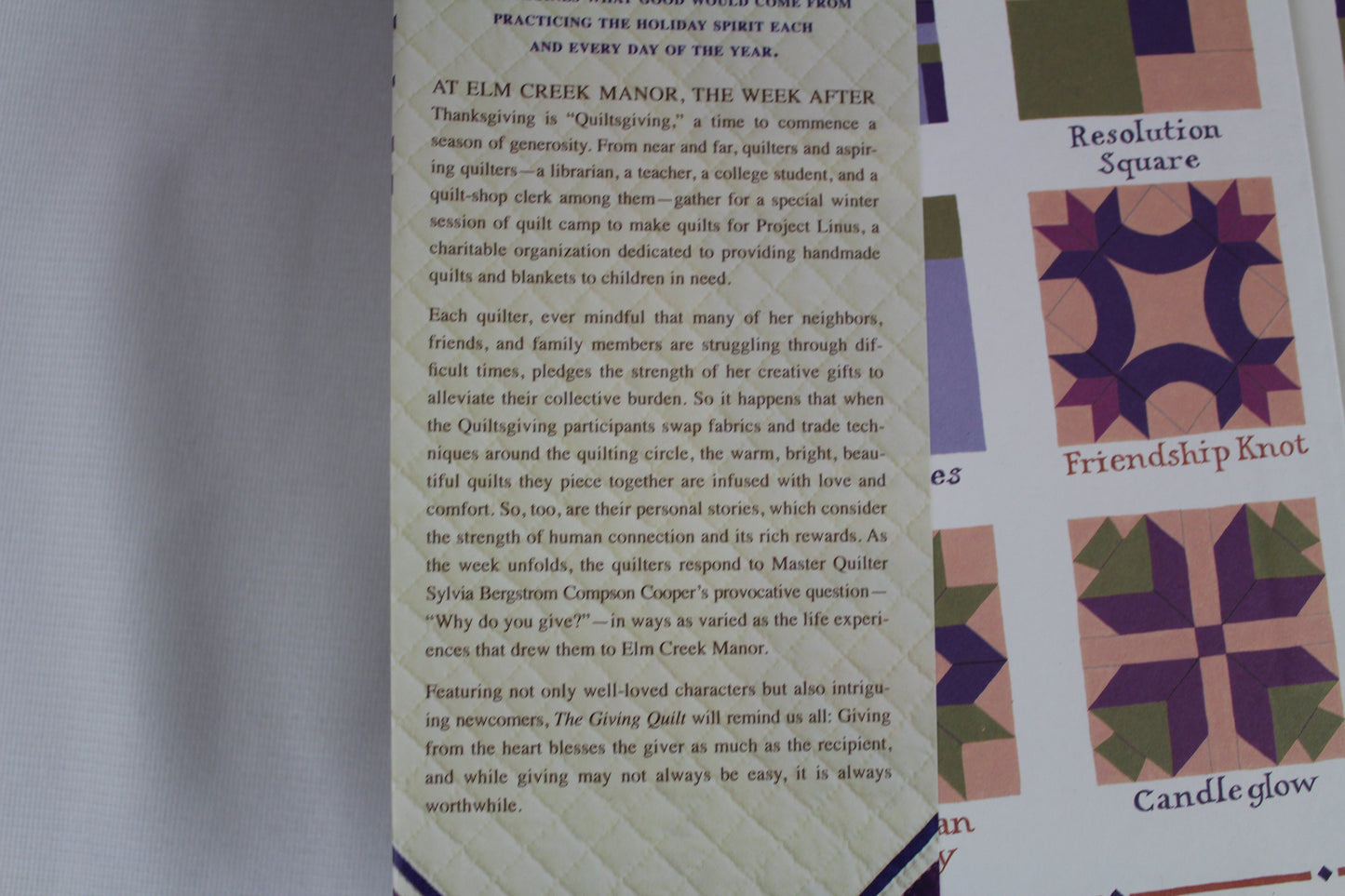 The Giving Quilt: An Elm Creek Quilts Novel by Jennifer Chiaverini