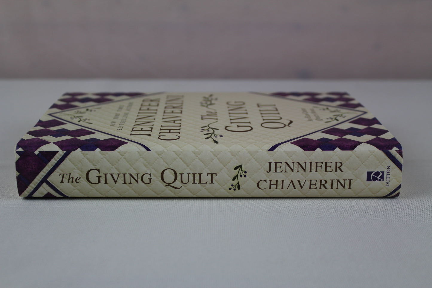 The Giving Quilt: An Elm Creek Quilts Novel by Jennifer Chiaverini