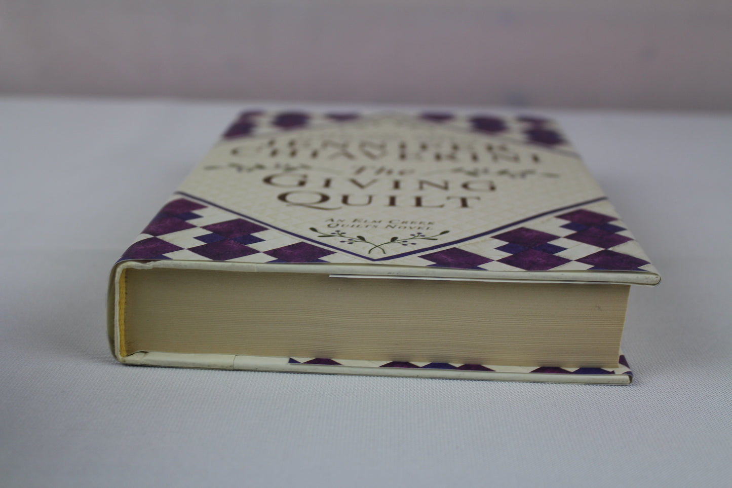 The Giving Quilt: An Elm Creek Quilts Novel by Jennifer Chiaverini