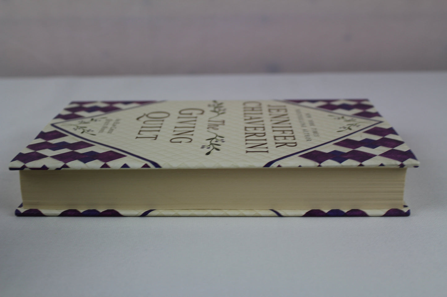The Giving Quilt: An Elm Creek Quilts Novel by Jennifer Chiaverini