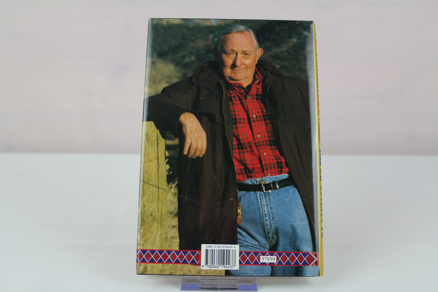 The Sinister Pig: A Leaphorn and Chee Novel by Tony Hillerman