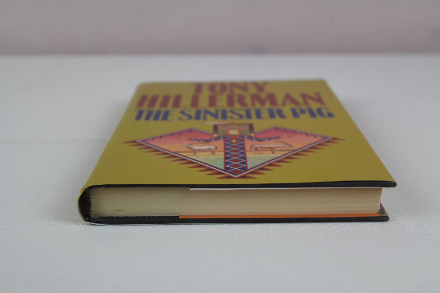 The Sinister Pig: A Leaphorn and Chee Novel by Tony Hillerman