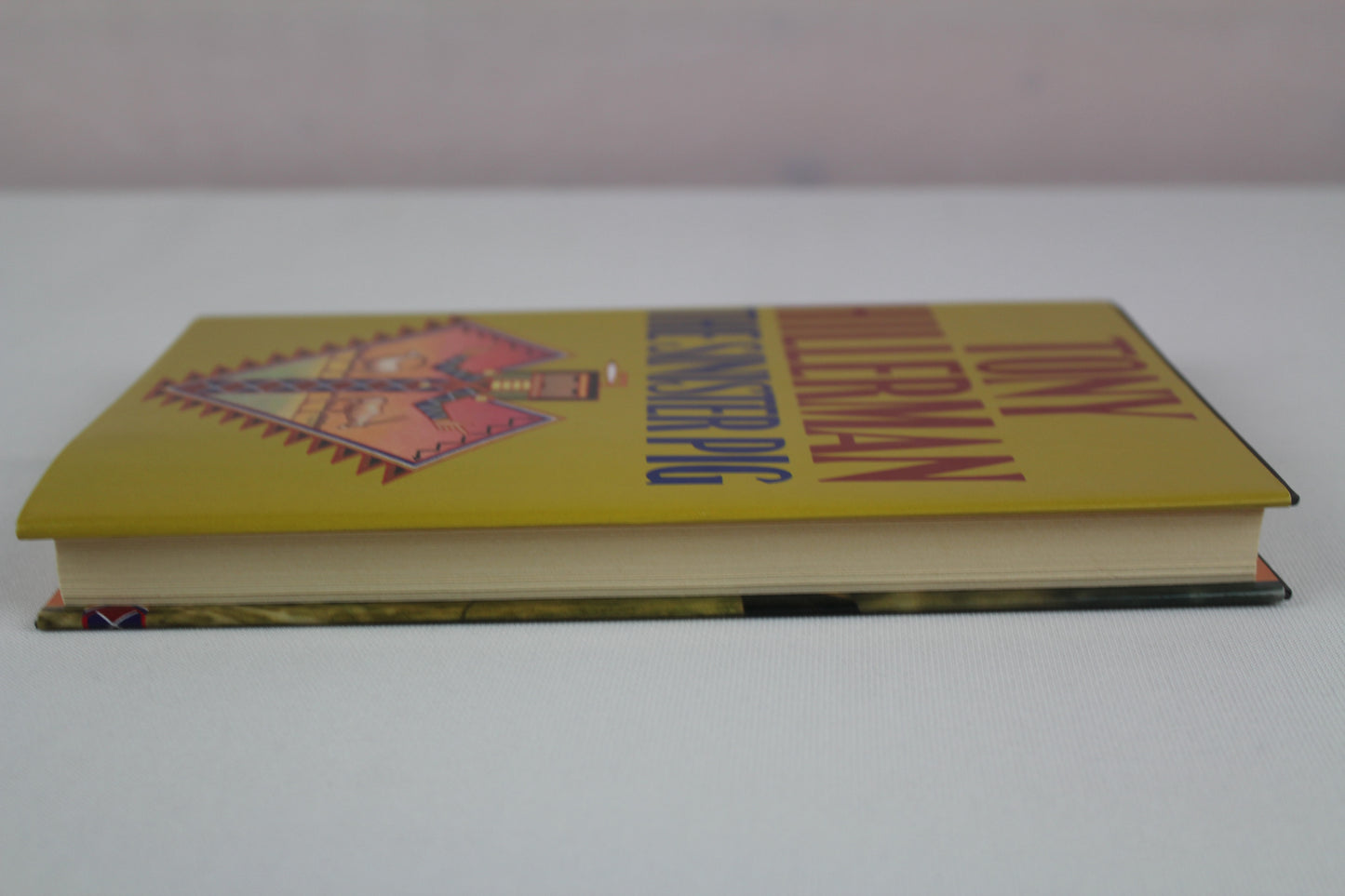 The Sinister Pig: A Leaphorn and Chee Novel by Tony Hillerman