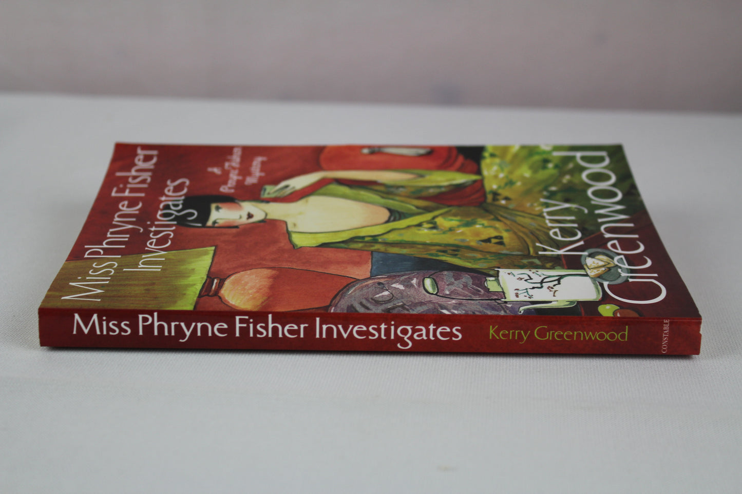 Miss Phryne Fisher Investigates by Kerry Greenwood