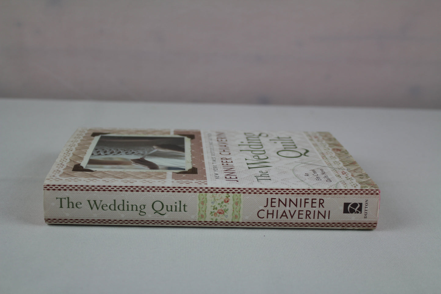 The Wedding Quilt: An Elm Creek Quilts Novel by Jennifer Chiaverini