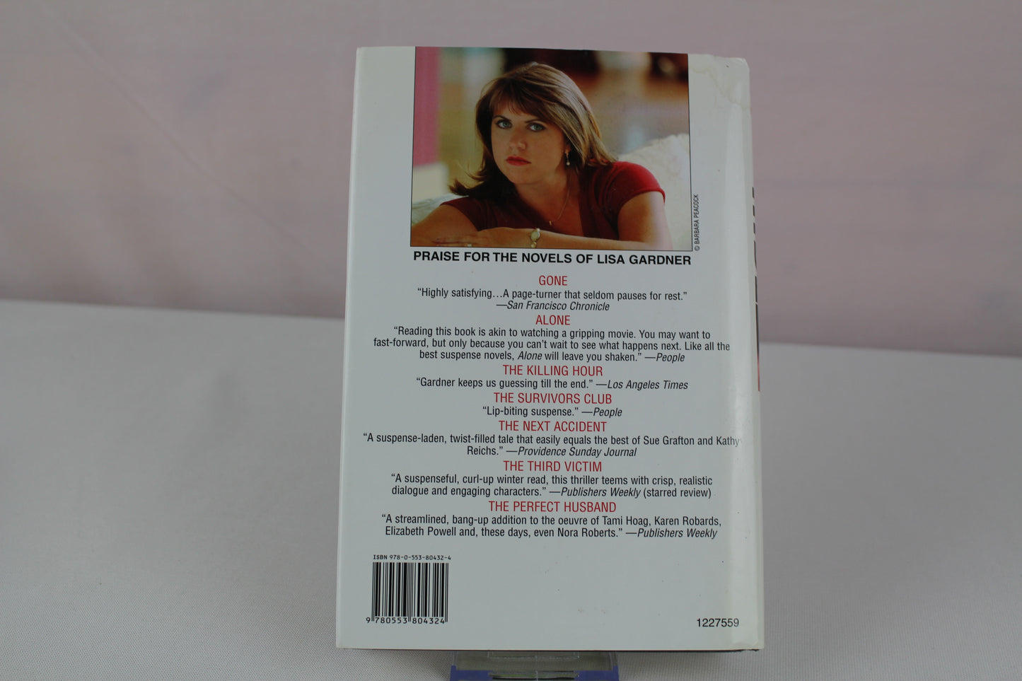 Hide: A Detective D. D. Warren Novel by Lisa Gardner