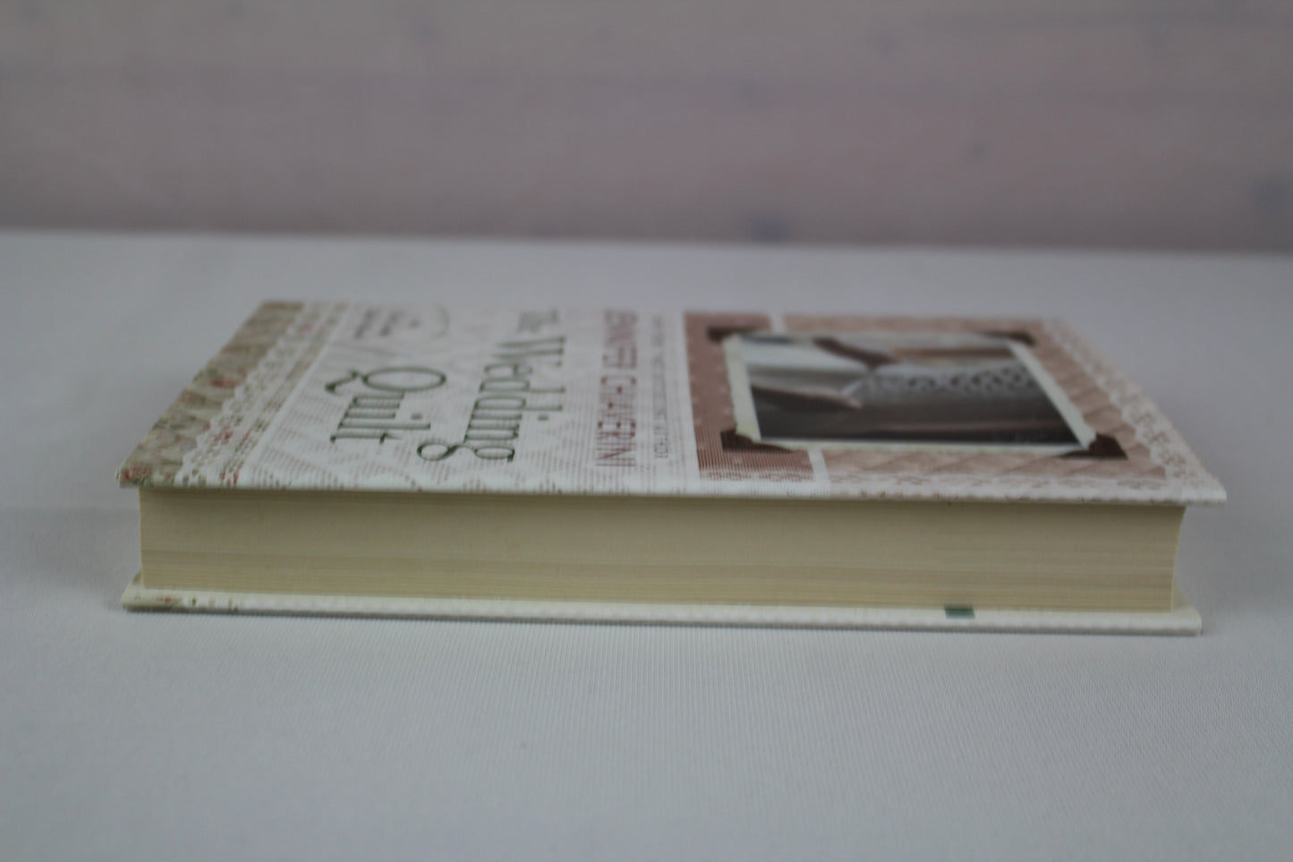 The Wedding Quilt: An Elm Creek Quilts Novel by Jennifer Chiaverini