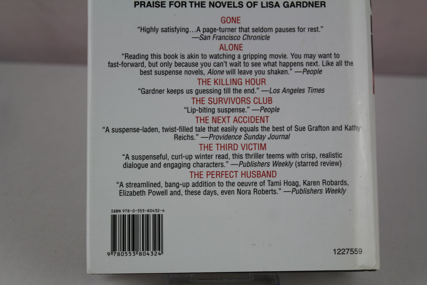 Hide: A Detective D. D. Warren Novel by Lisa Gardner