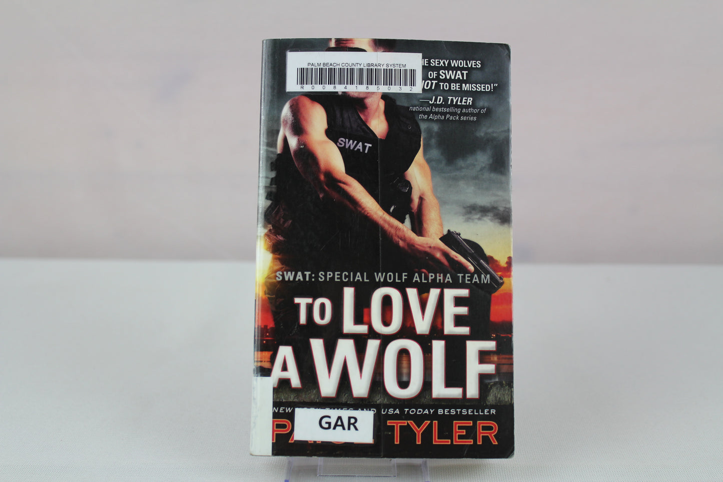To Love a Wolf (SWAT, 4) by Paige Tyler