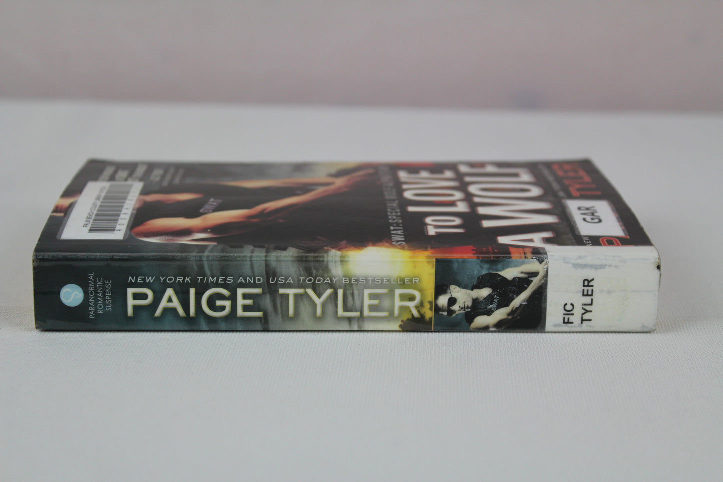 To Love a Wolf (SWAT, 4) by Paige Tyler