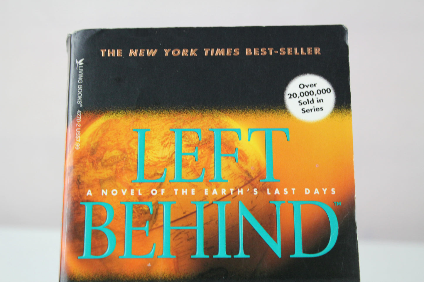 Left Behind: A Novel of the Earth's Last Days (Left Behind, Book 1) by Tim LaHaye, Jerry B. Jenkins