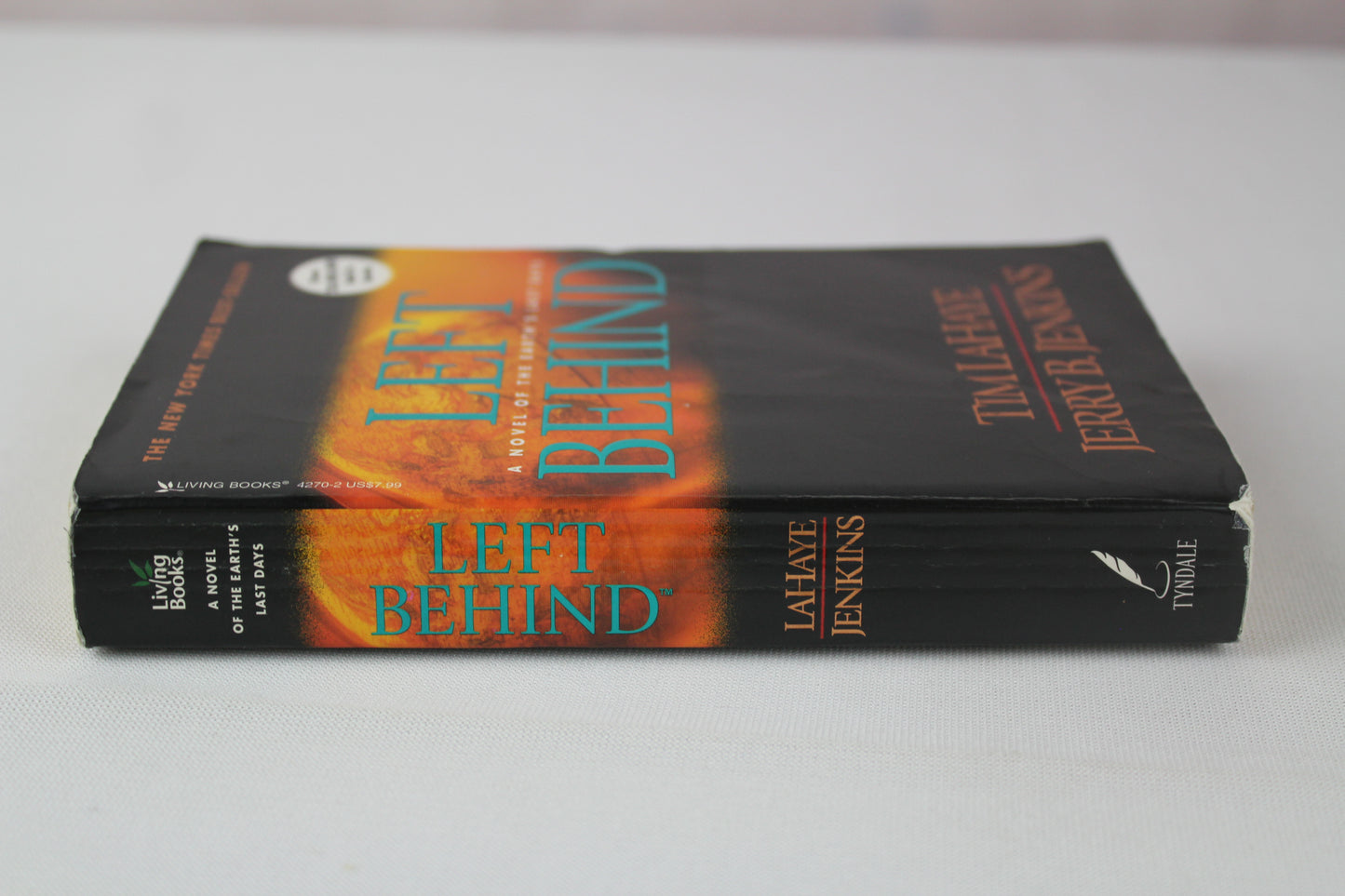 Left Behind: A Novel of the Earth's Last Days (Left Behind, Book 1) by Tim LaHaye, Jerry B. Jenkins