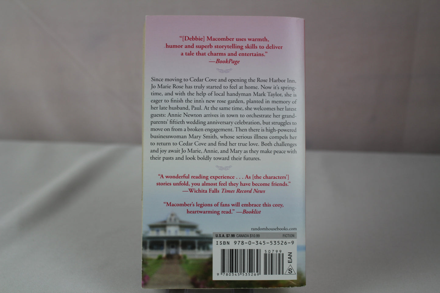 Rose Harbor in Bloom: A Novel by Debbie Macomber
