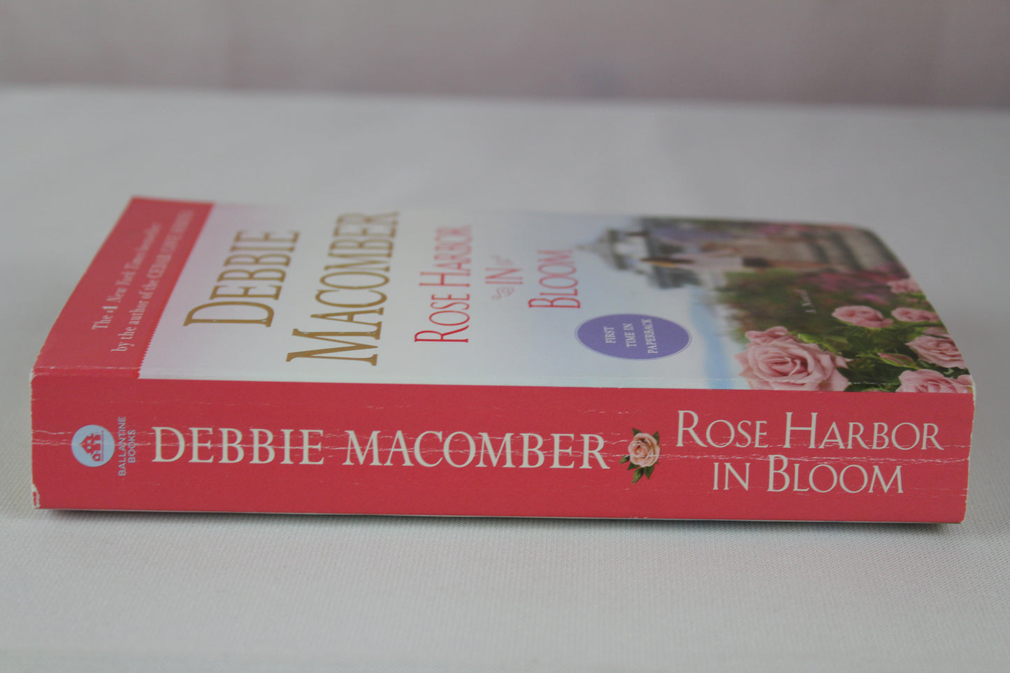 Rose Harbor in Bloom: A Novel by Debbie Macomber