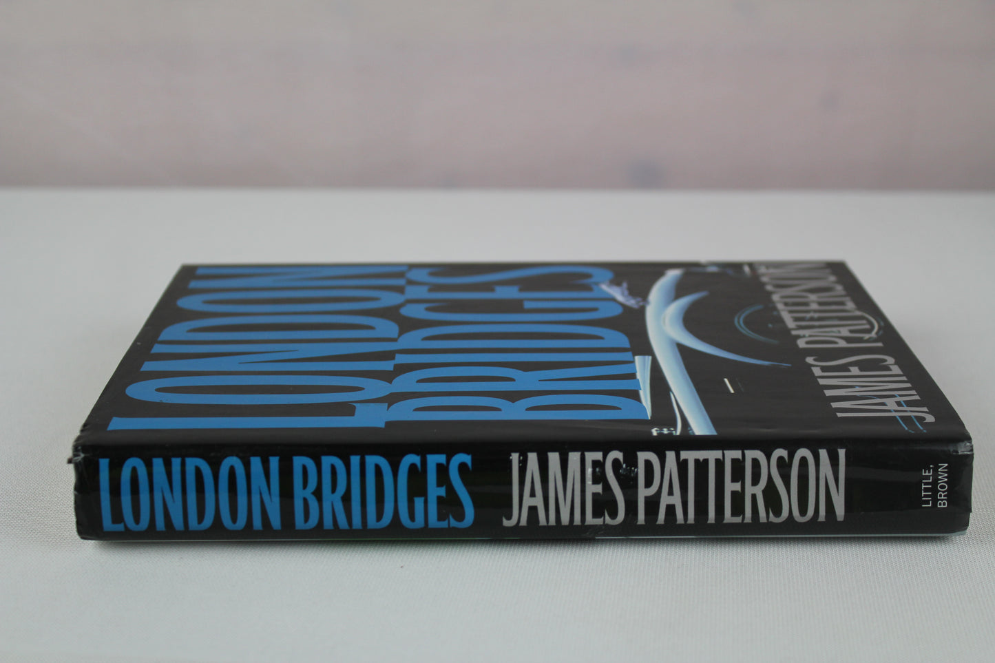 London Bridges (Alex Cross Novel) by James Patterson