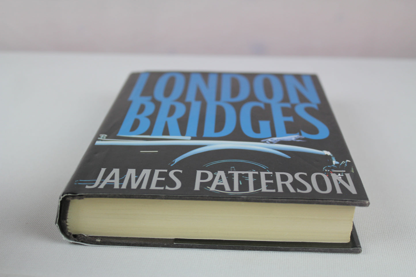 London Bridges (Alex Cross Novel) by James Patterson