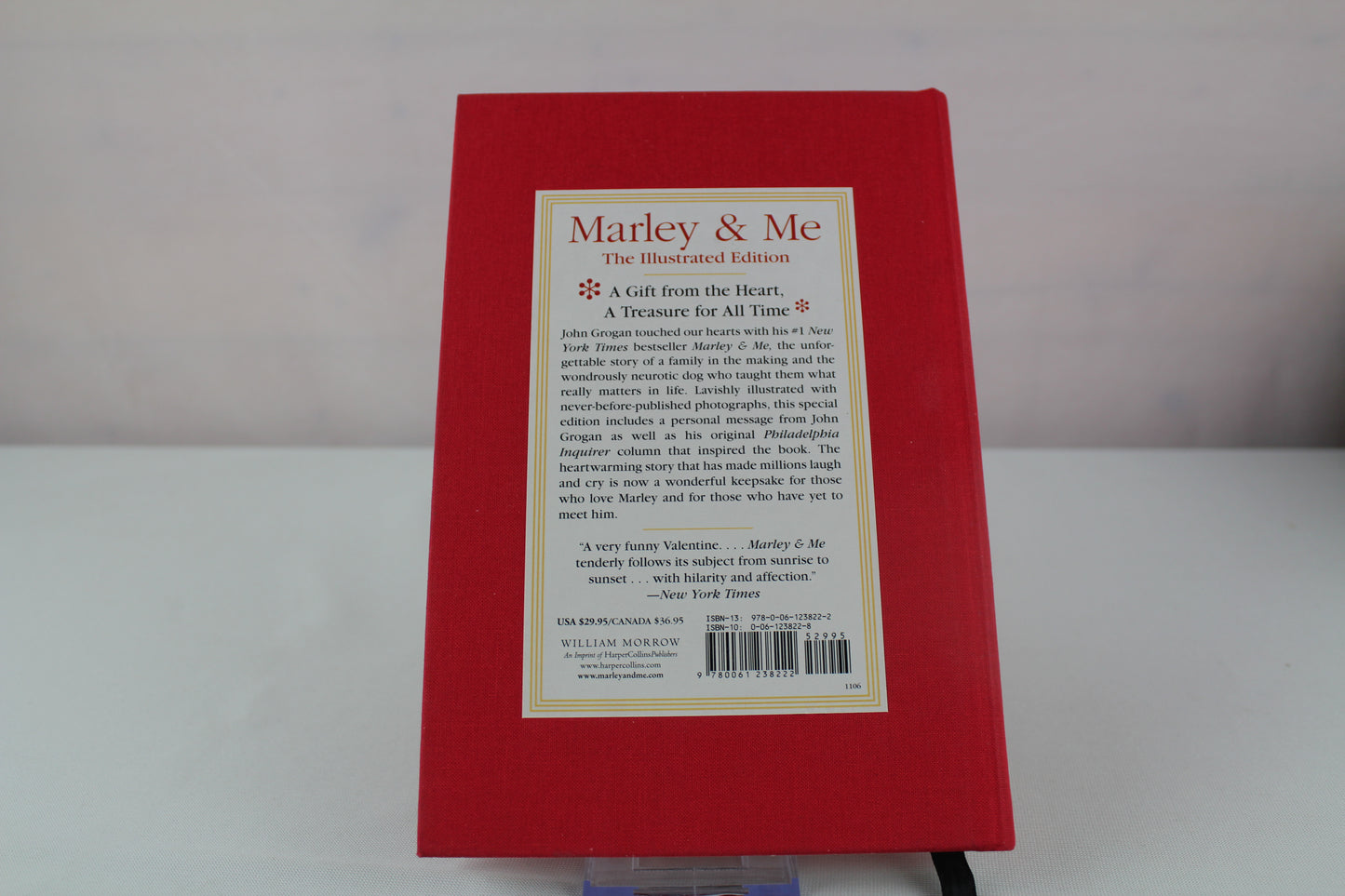 Marley & Me Illustrated Edition: Life and Love with the World's Worst Dog by John Grogan