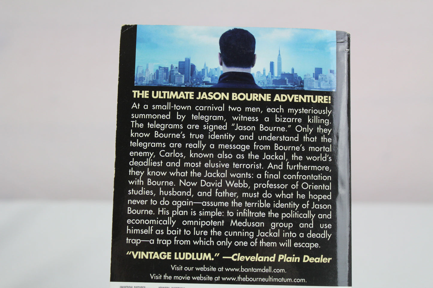 The Bourne Ultimatum (Bourne Trilogy, Book 3) by Robert Ludlum