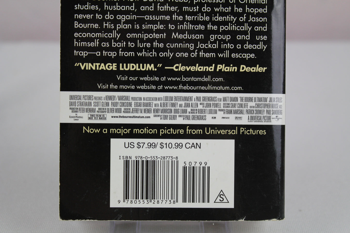 The Bourne Ultimatum (Bourne Trilogy, Book 3) by Robert Ludlum