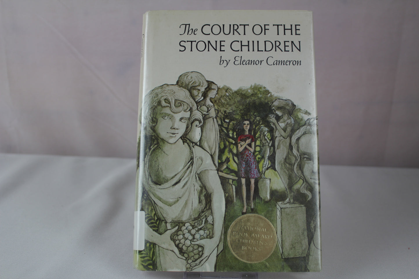 The Court of the Stone Children by Eleanor Cameron, Trina Schart Hyman, Riki Levinson