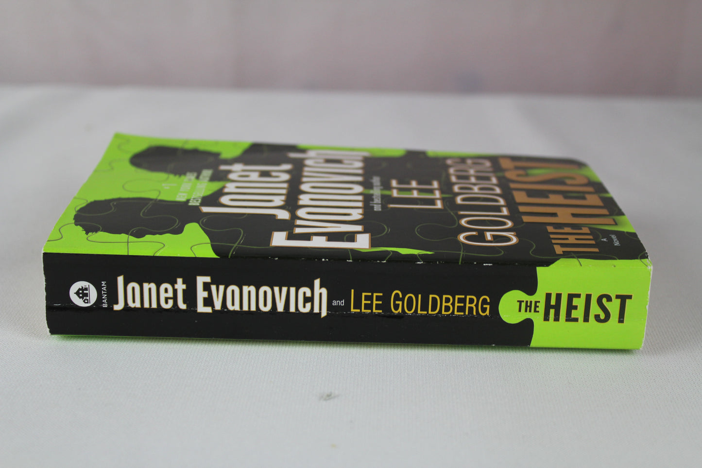 The Heist: A Novel (Fox and O'Hare) by Janet Evanovich, Lee Goldberg