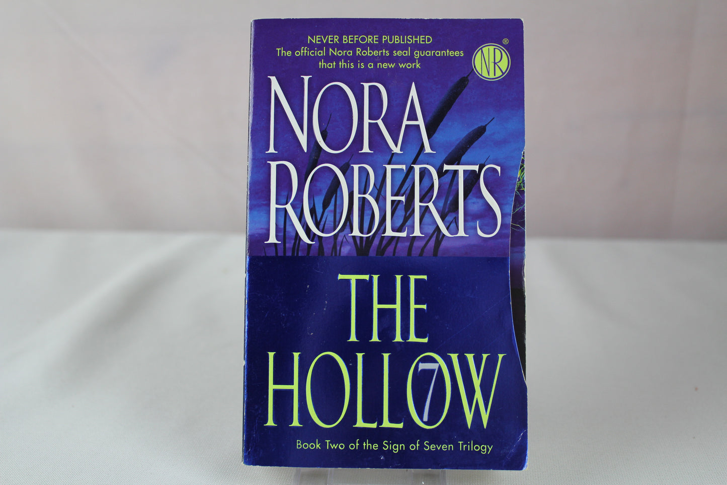 The Hollow (Sign of Seven Trilogy, Book 2) by Nora Roberts