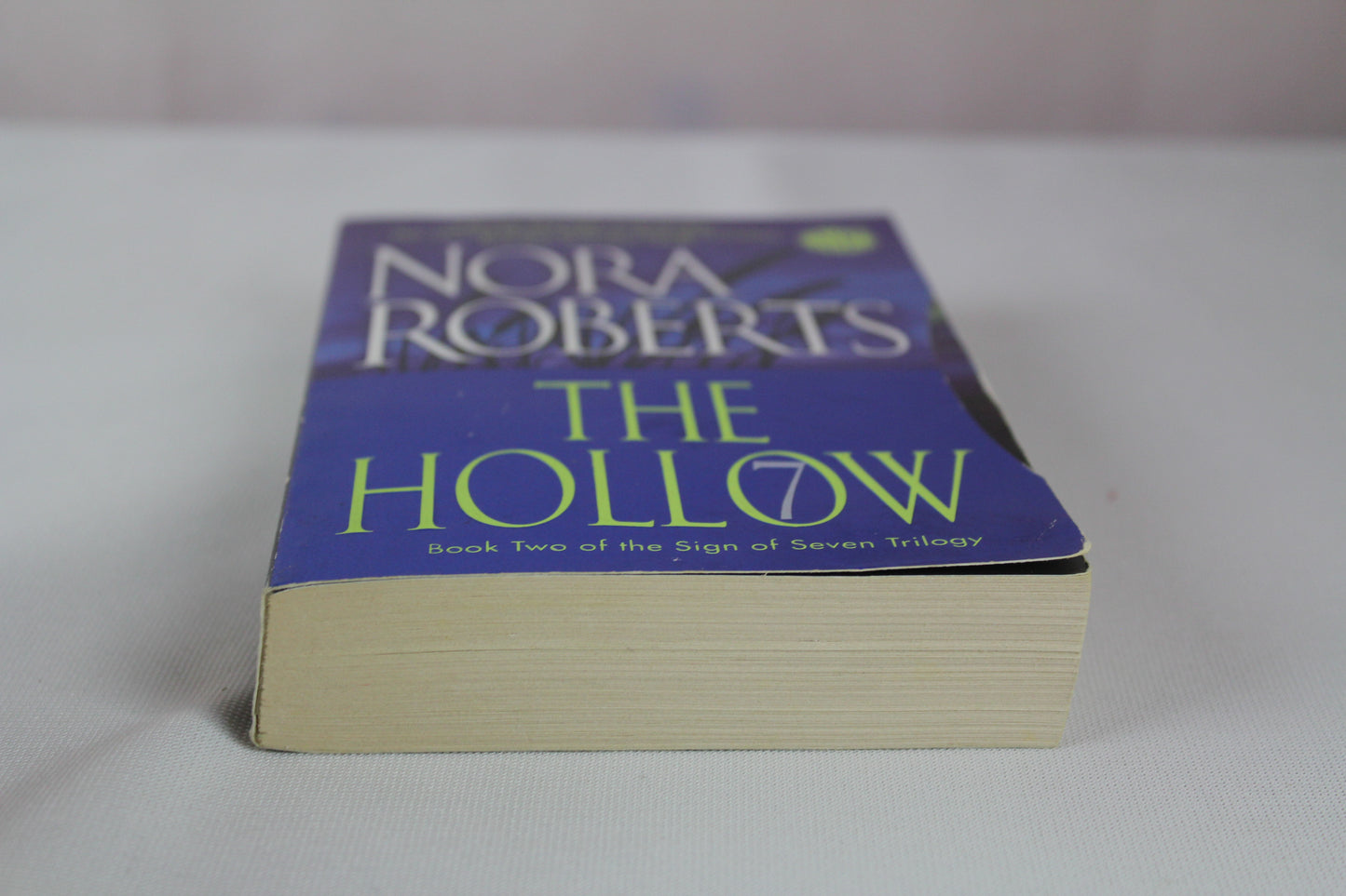 The Hollow (Sign of Seven Trilogy, Book 2) by Nora Roberts