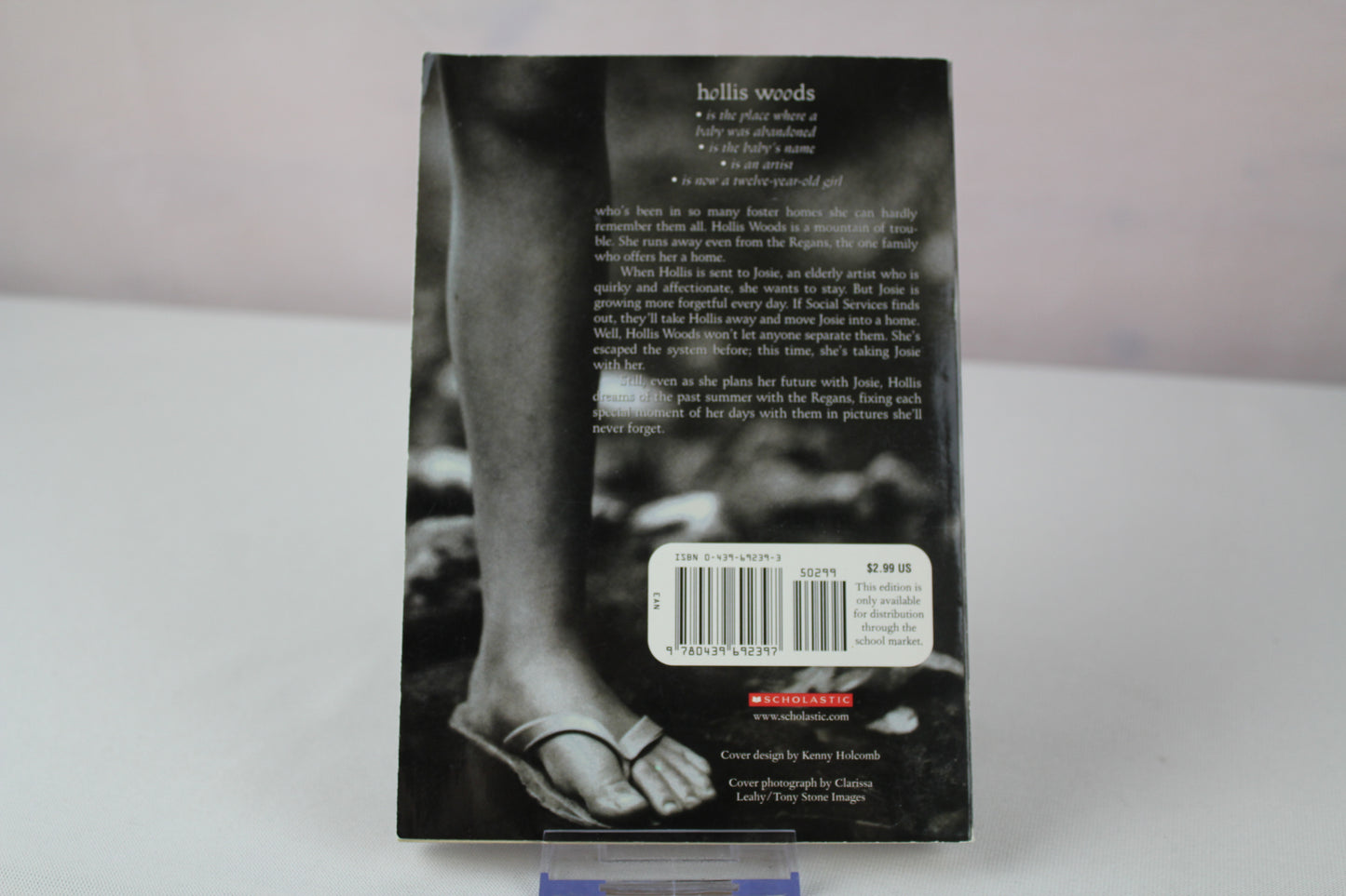 Pictures of Hollis Woods by Patricia Reilly Giff