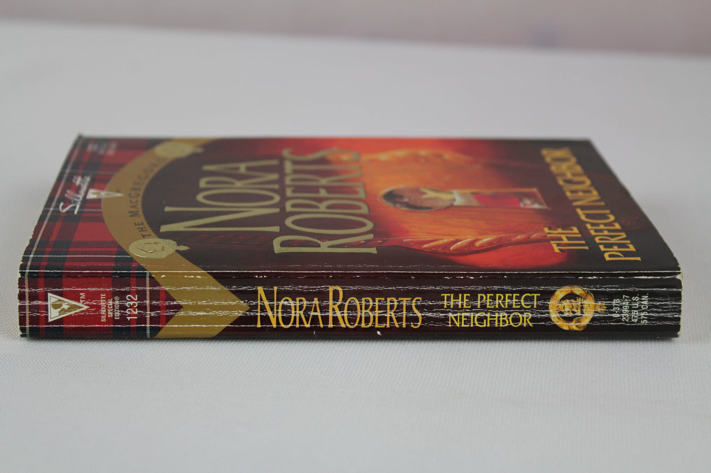 The Perfect Neighbor (The Macgregors) by Nora Roberts