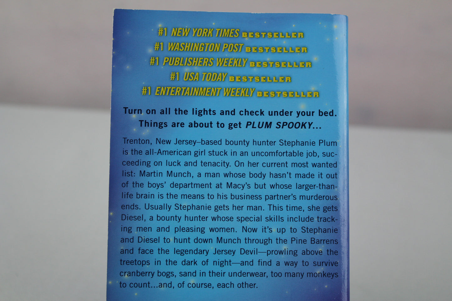 Plum Spooky (Stephanie Plum: Between the Numbers) by Janet Evanovich