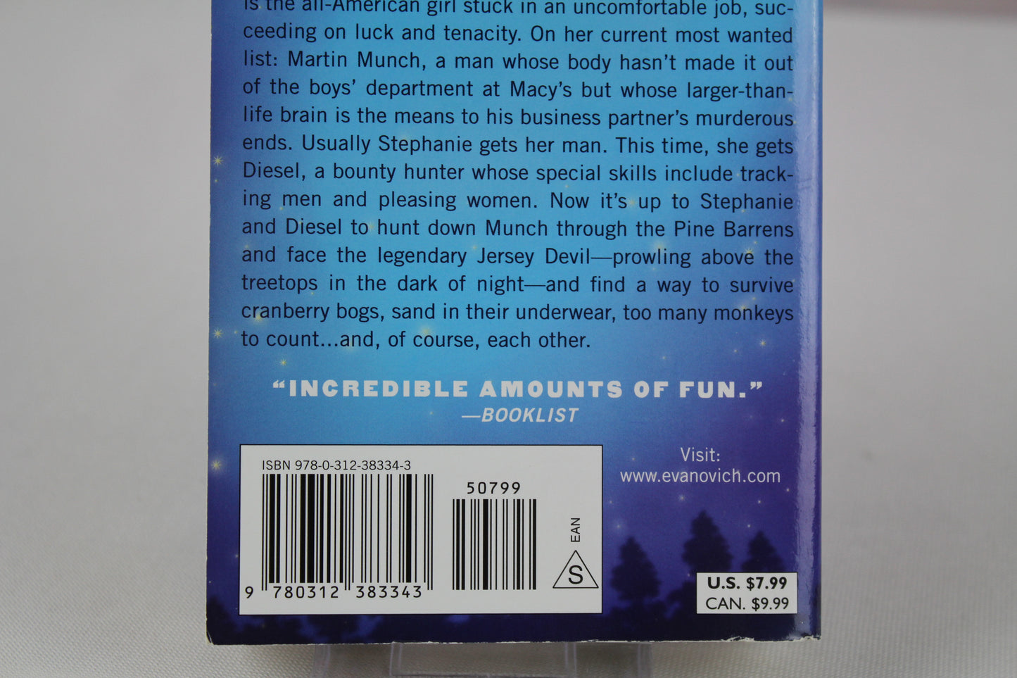 Plum Spooky (Stephanie Plum: Between the Numbers) by Janet Evanovich
