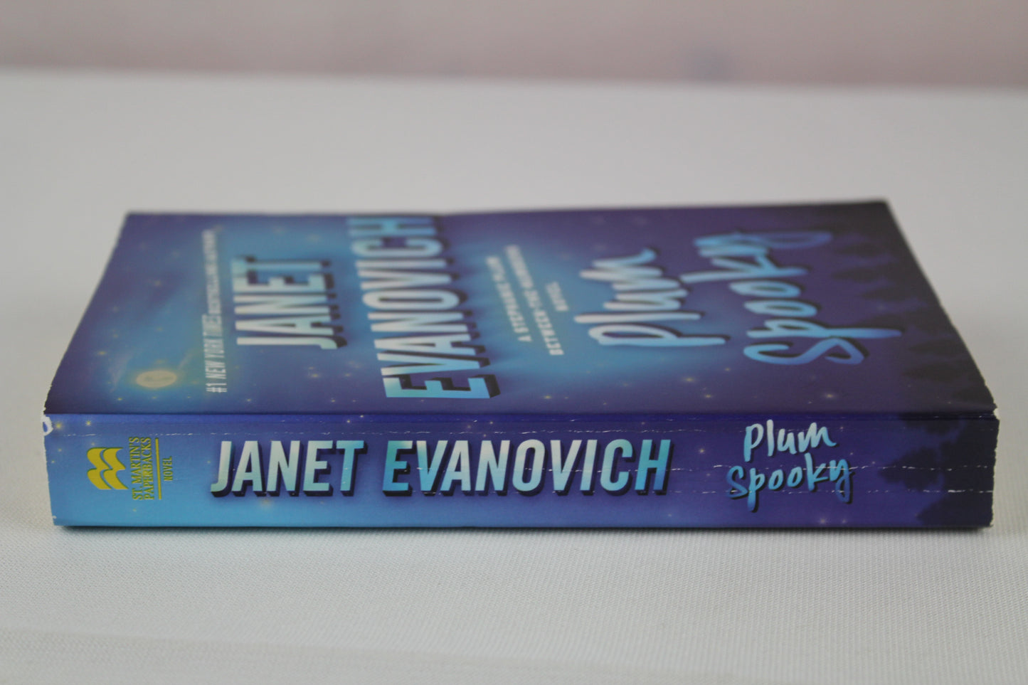 Plum Spooky (Stephanie Plum: Between the Numbers) by Janet Evanovich