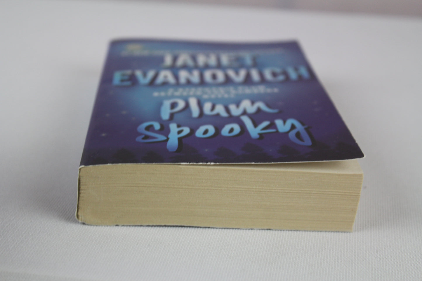 Plum Spooky (Stephanie Plum: Between the Numbers) by Janet Evanovich