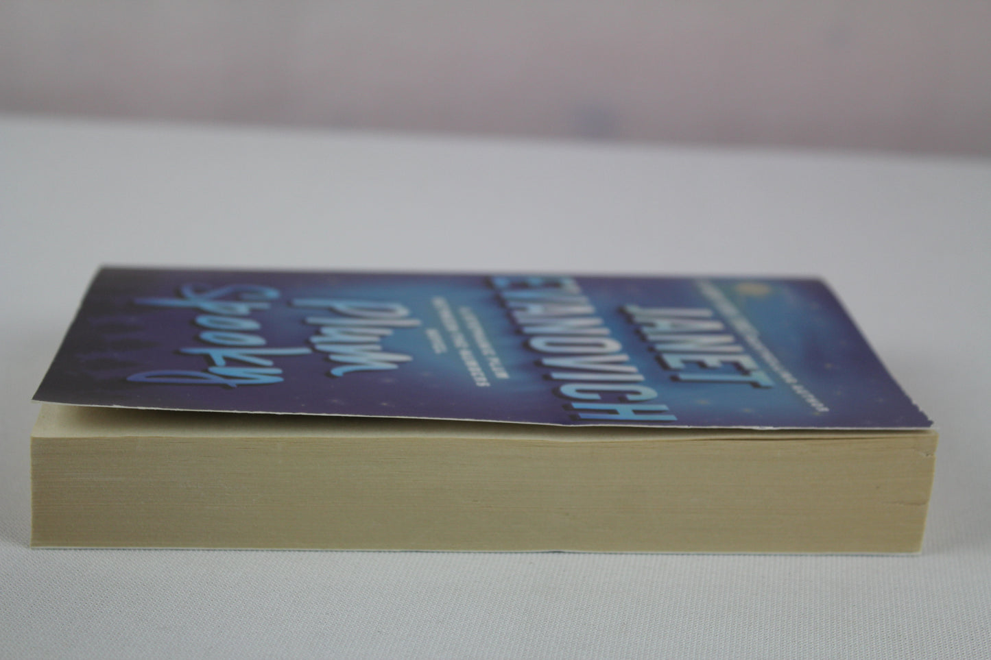 Plum Spooky (Stephanie Plum: Between the Numbers) by Janet Evanovich
