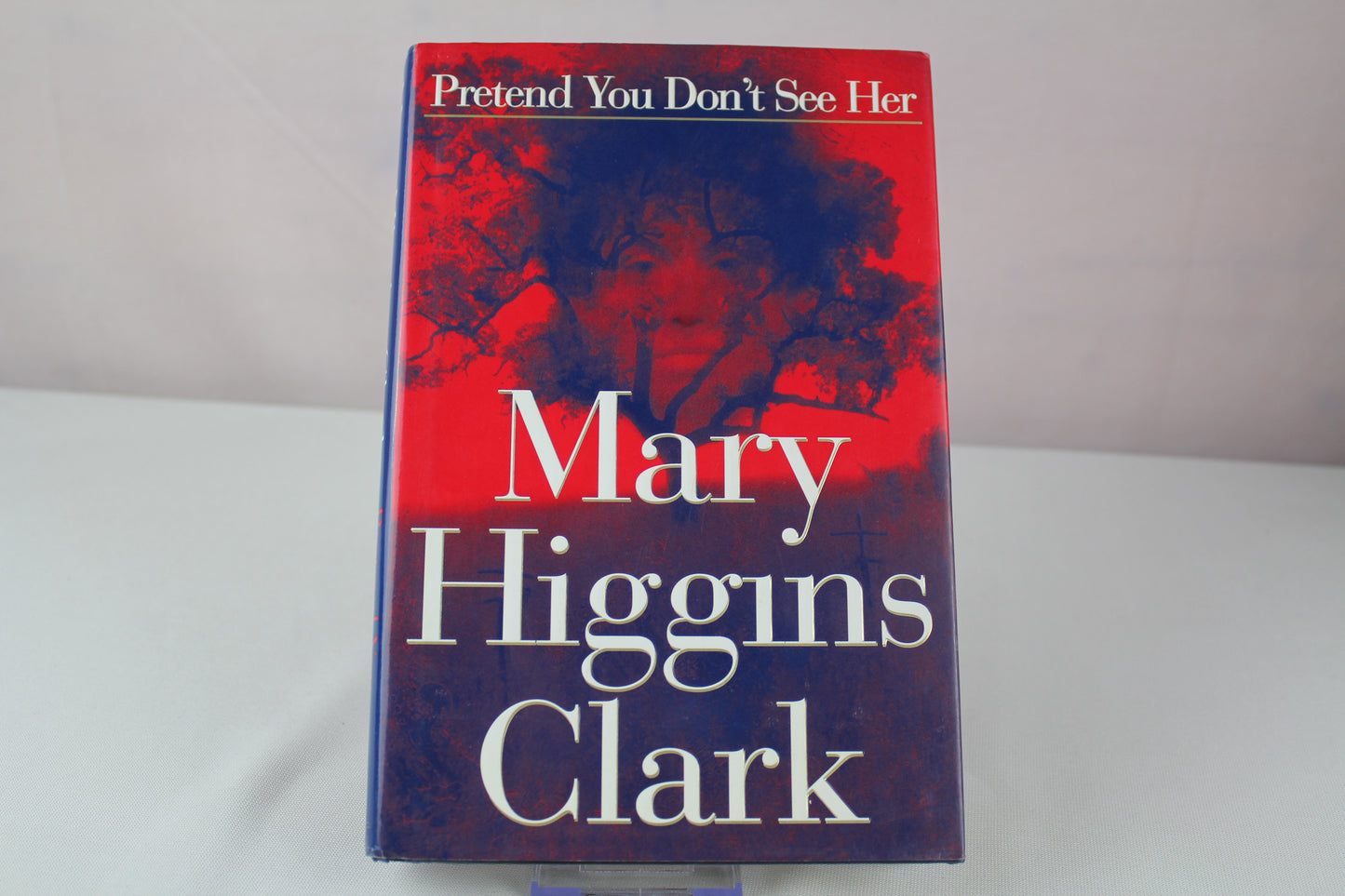 Pretend You Don't See Her by Mary Higgins Clark