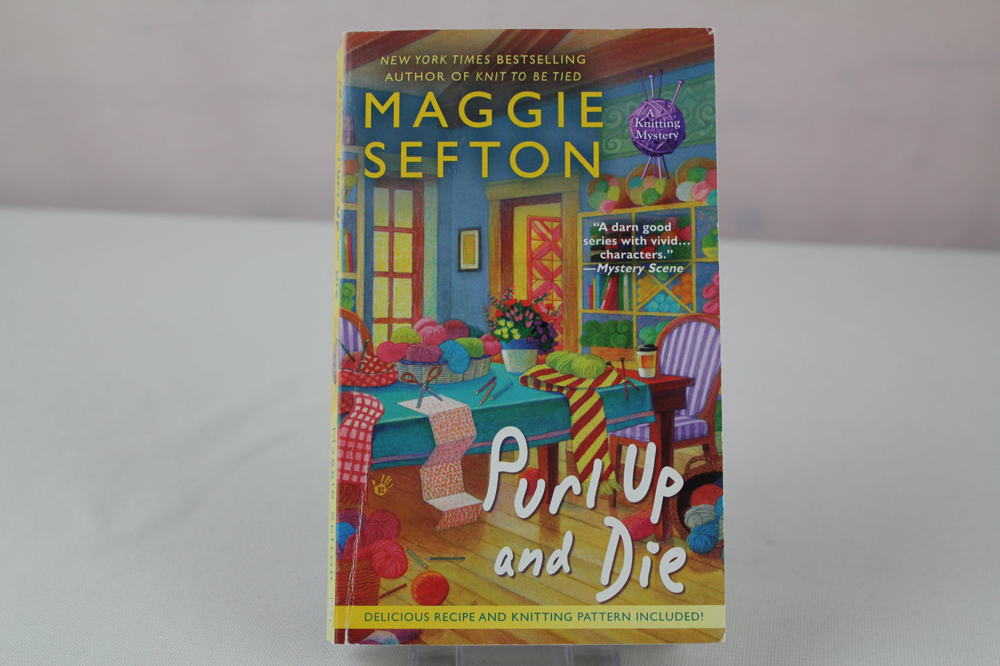 Purl Up and Die (A Knitting Mystery) by Maggie Sefton