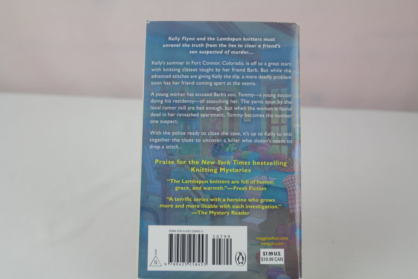 Purl Up and Die (A Knitting Mystery) by Maggie Sefton