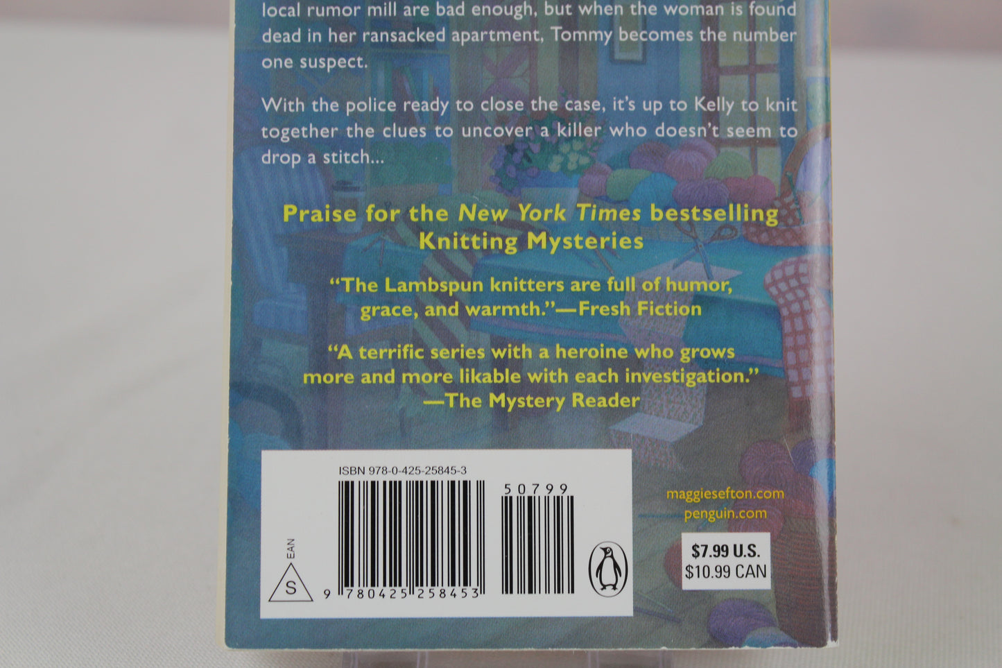 Purl Up and Die (A Knitting Mystery) by Maggie Sefton