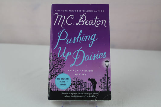 Pushing Up Daisies: An Agatha Raisin Mystery (Agatha Raisin Mysteries, 27) by M. C. Beaton