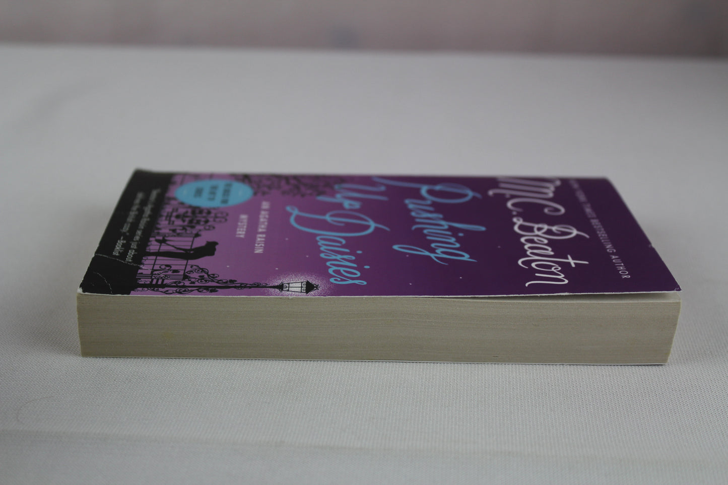 Pushing Up Daisies: An Agatha Raisin Mystery (Agatha Raisin Mysteries, 27) by M. C. Beaton