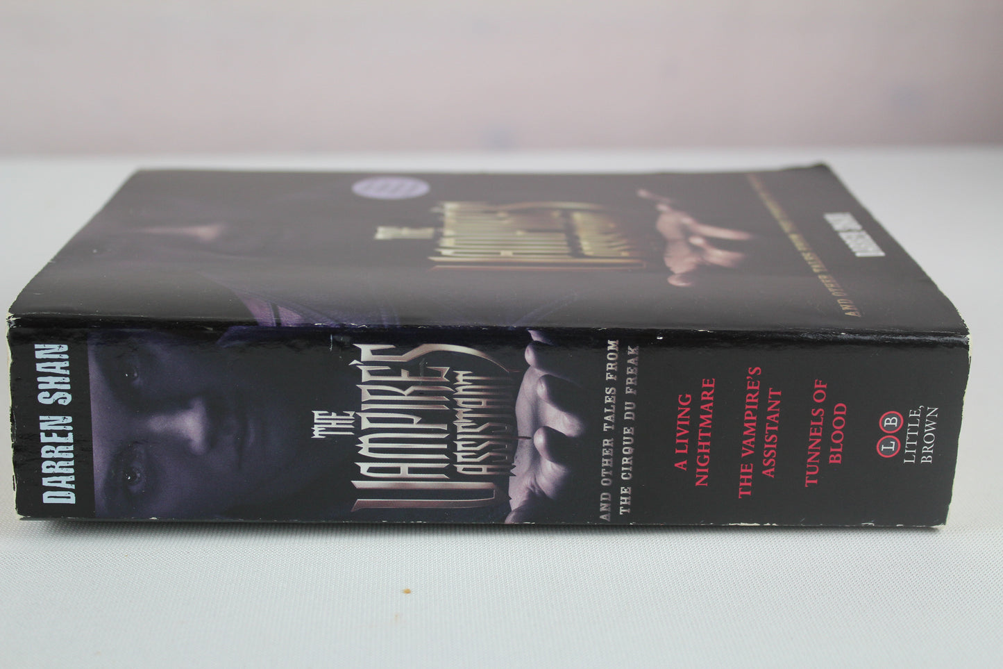 The Vampire's Assistant and Other Tales from the Cirque Du Freak (The Saga of Darren Shan) by Darren Shan