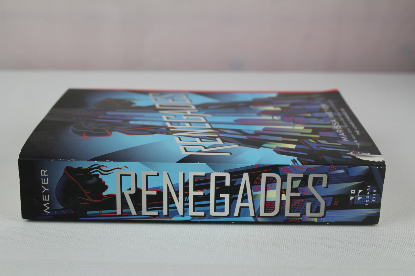 Renegades (Renegades, 1) by Marissa Meyer