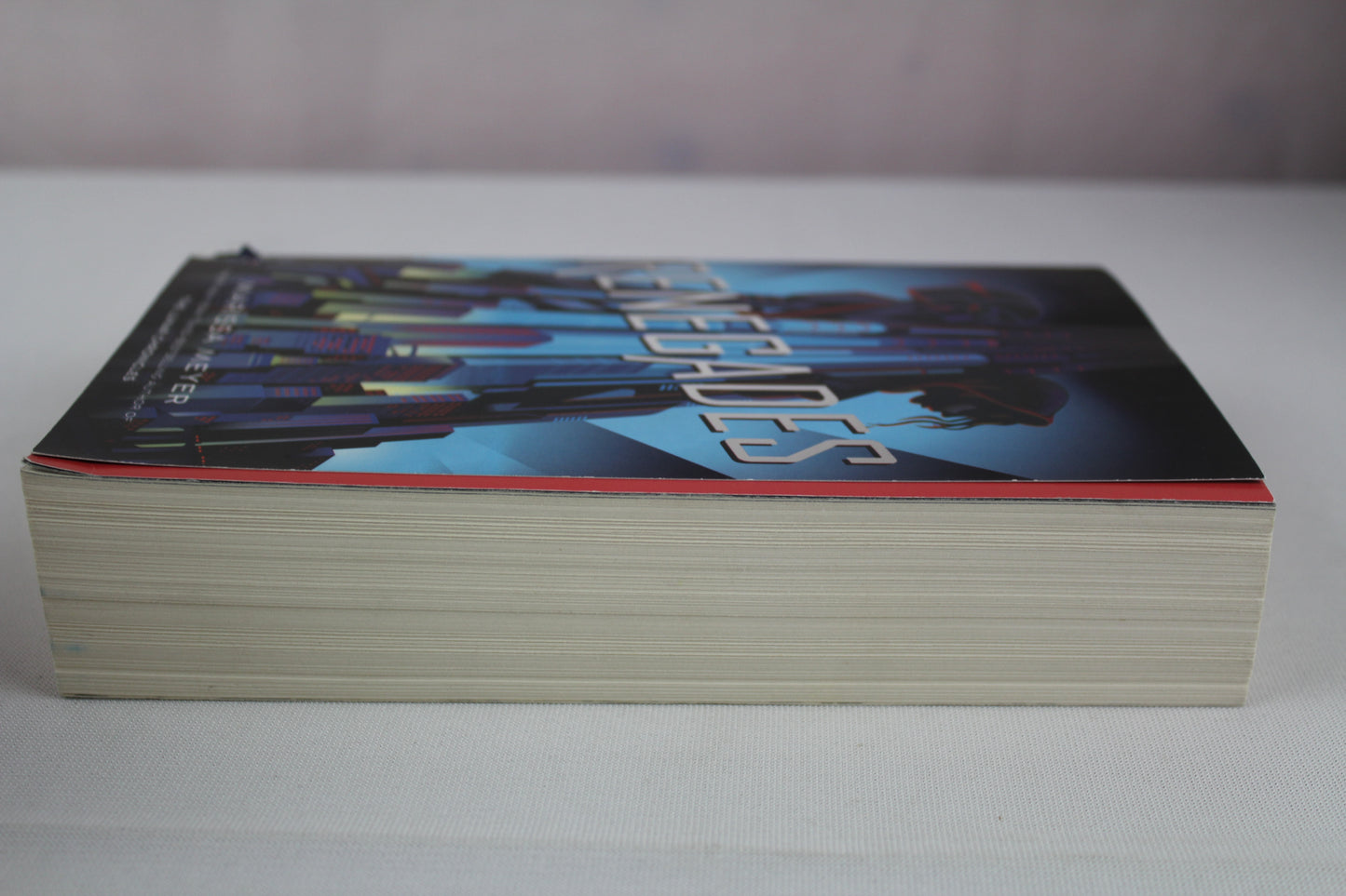 Renegades (Renegades, 1) by Marissa Meyer