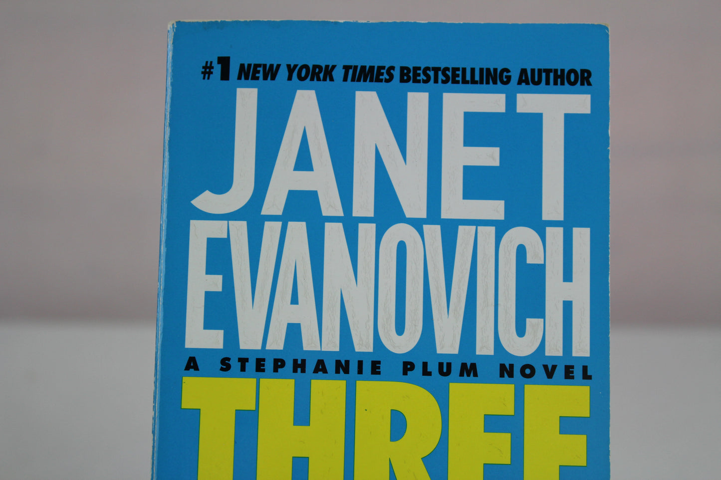 Three to Get Deadly (Stephanie Plum, No. 3) (Stephanie Plum Novels) by Janet Evanovich